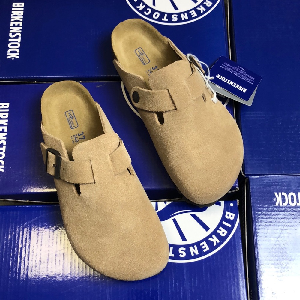 NWT’s Birkenstock Boston Soft Footbed Clog Taupe. Womens